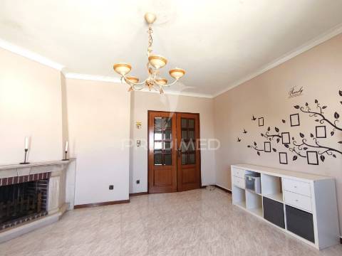 Apartamento t2 com despensa e arrecadação | amadora | mina de água