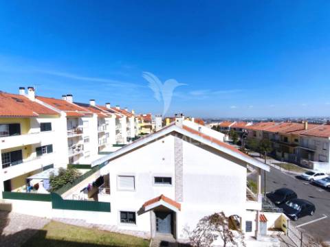 Apartamento t2 com despensa e arrecadação | amadora | mina de água