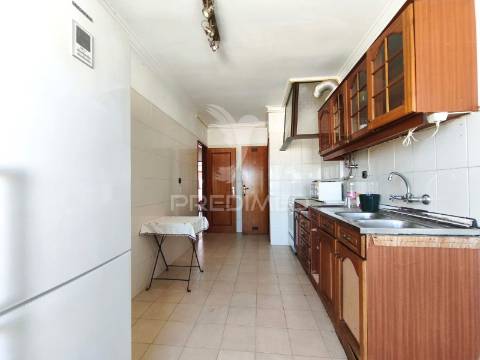 Apartamento t2 com despensa e arrecadação | amadora | mina de água