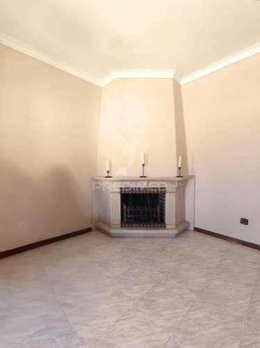 Apartamento t2 com despensa e arrecadação | amadora | mina de água