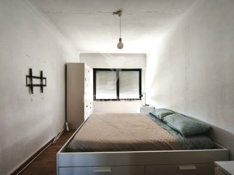 Apartamento t2 com despensa e arrecadação | amadora | mina de água