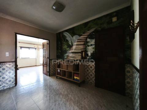 Apartamento t2 com despensa e arrecadação | amadora | mina de água