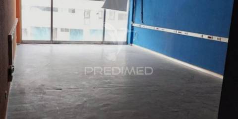 Loja comercial de 72,50 m2– bonfim, porto