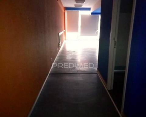 Loja comercial de 72,50 m2– bonfim, porto