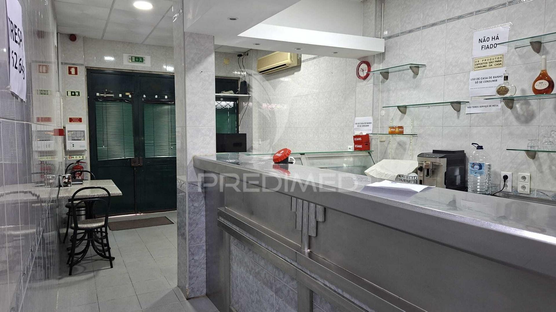 Bar e restaurante - trespasse com renda baixa - centro odivelas