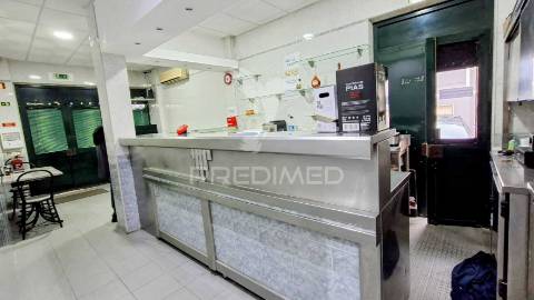 Bar e restaurante - trespasse com renda baixa - centro odivelas