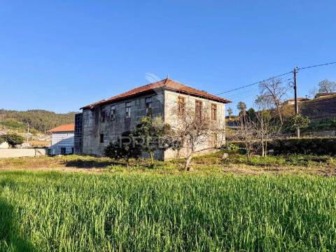 Quinta com "2 moradias independentes", em oleiros, guimarães