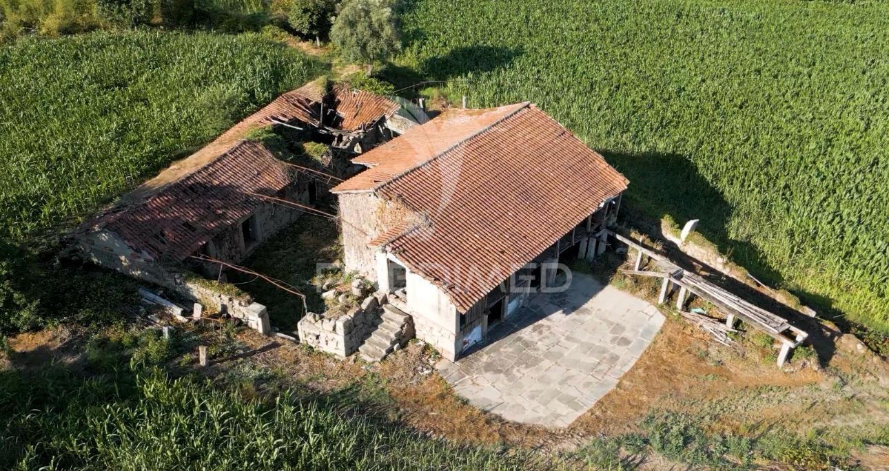 Quinta com "2 moradias independentes", em oleiros, guimarães