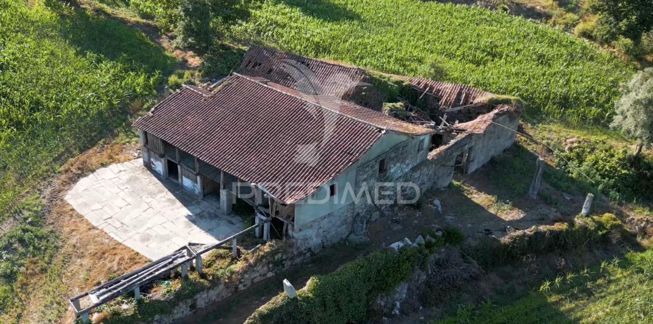 Quinta com "2 moradias independentes", em oleiros, guimarães