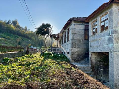 Quinta com "2 moradias independentes", em oleiros, guimarães