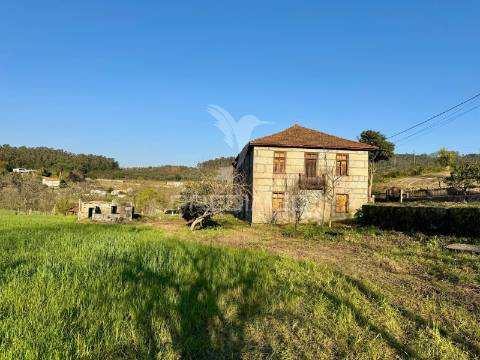 Quinta com "2 moradias independentes", em oleiros, guimarães
