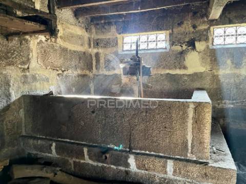 Quinta com "2 moradias independentes", em oleiros, guimarães