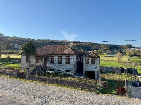 Quinta com "2 moradias independentes", em oleiros, guimarães