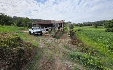Quinta com "2 moradias independentes", em oleiros, guimarães