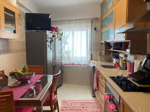 Moradia triplex com dois lugares de garagem