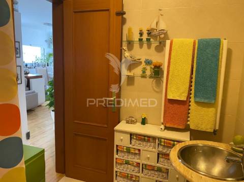 Moradia triplex com dois lugares de garagem