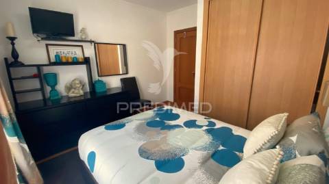 Moradia triplex com dois lugares de garagem