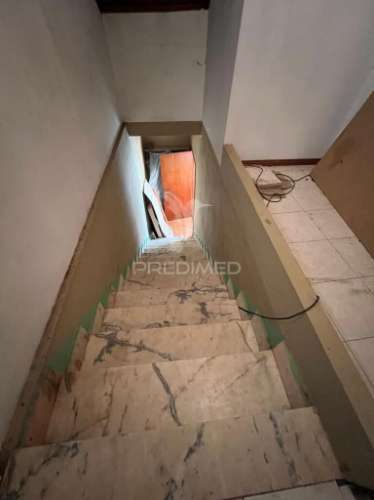 Moradia no centro de bouça (mirandela)