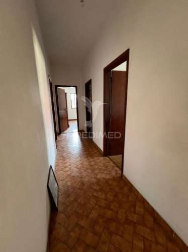 Moradia no centro de bouça (mirandela)