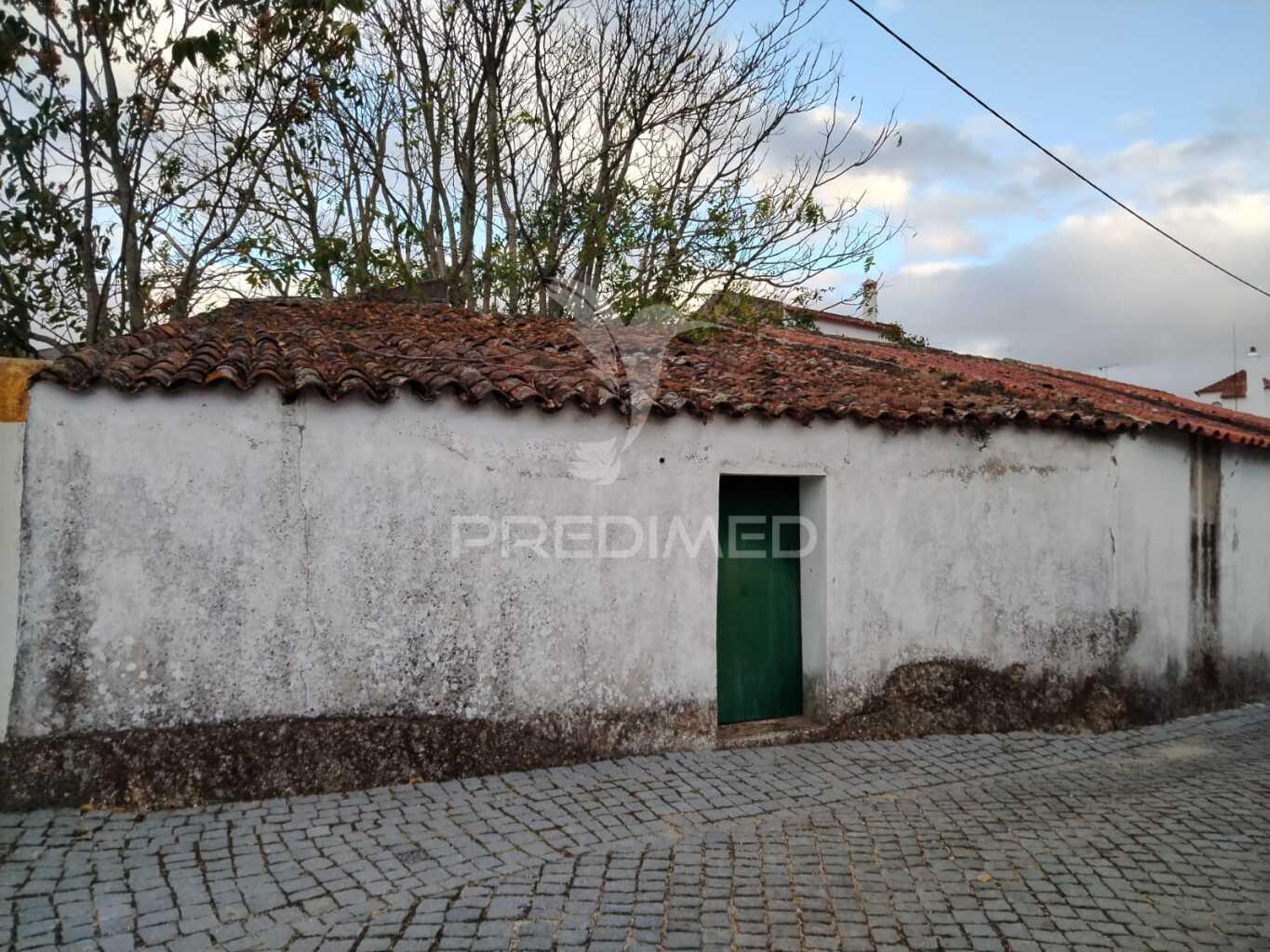 Ruina em povoa e meadas