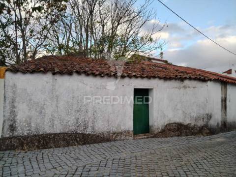 Ruina em povoa e meadas