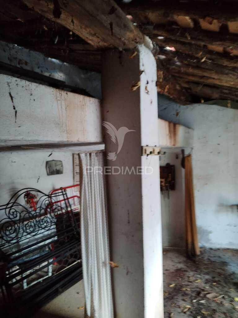 Ruina em povoa e meadas