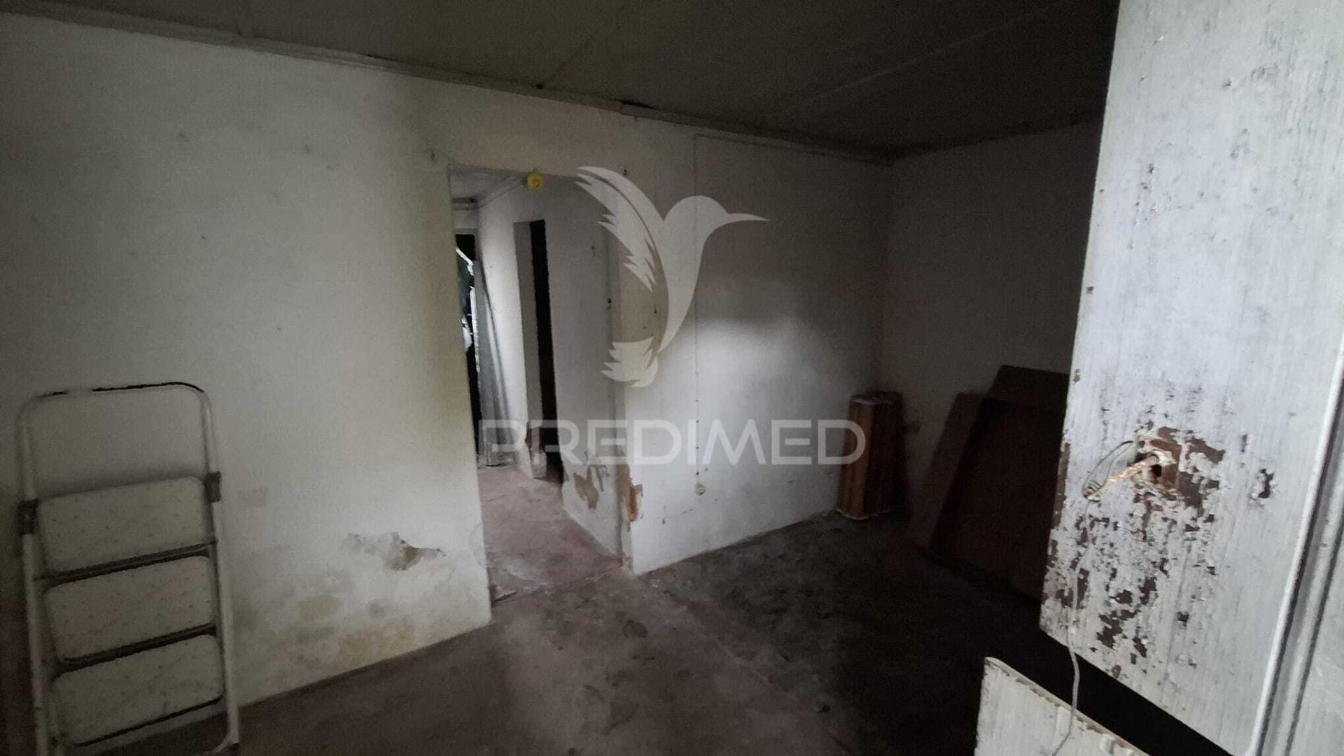 Moradia t1 térrea para recuperar em alpiarça.