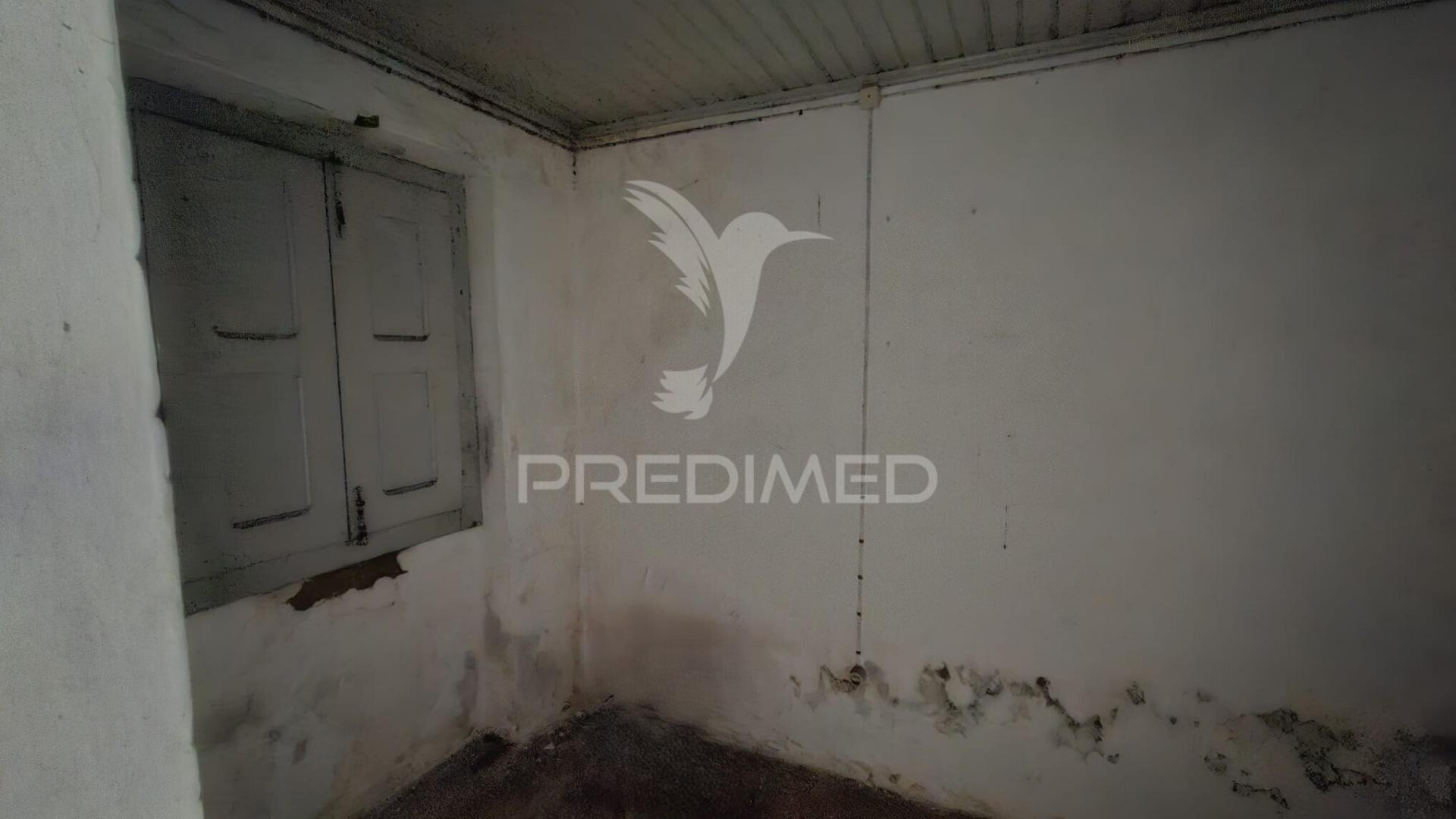 Moradia t1 térrea para recuperar em alpiarça.