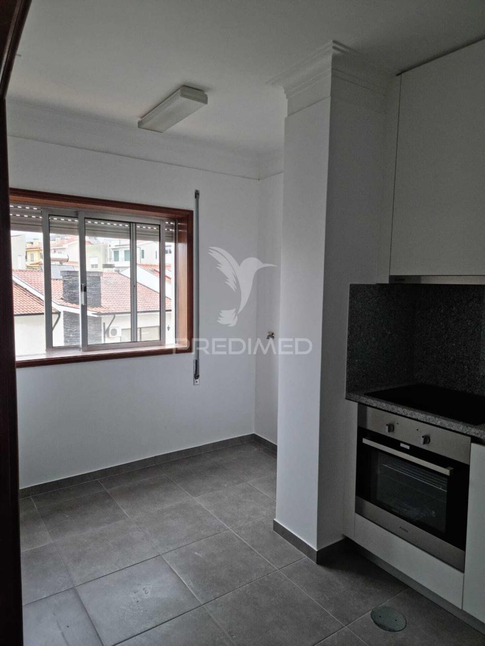 Apartamento t1+1 para arrendar na maia, centro-