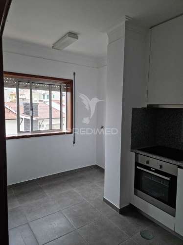 Apartamento t1+1 para arrendar na maia, centro-