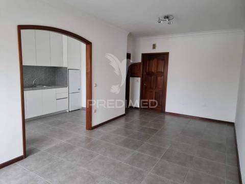 Apartamento t1+1 para arrendar na maia, centro-