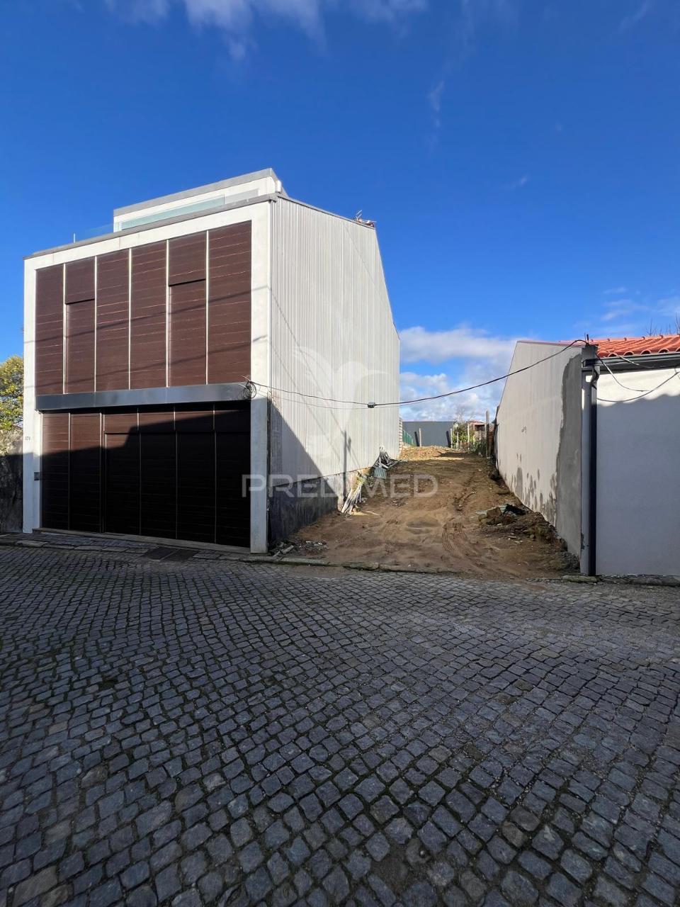 Terreno com 213 m2 em real, braga