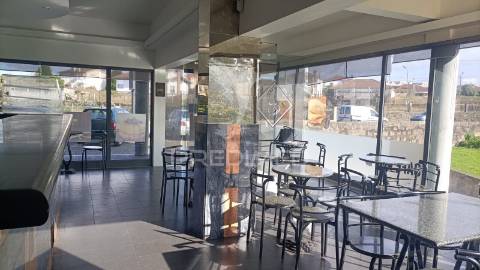 Cafeteria para arrendamento em s. romão do coronado