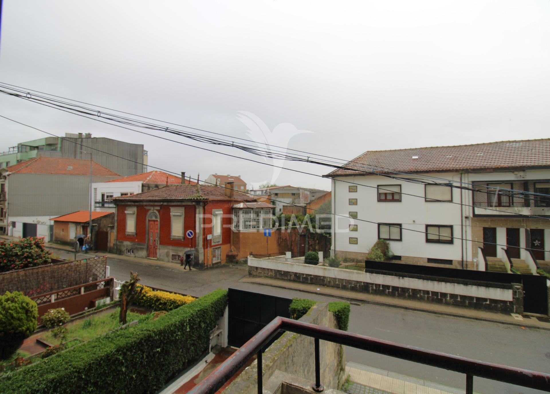 T2 com varanda, terraço e  lugar de garagem em zona aru – são mamede de infesta