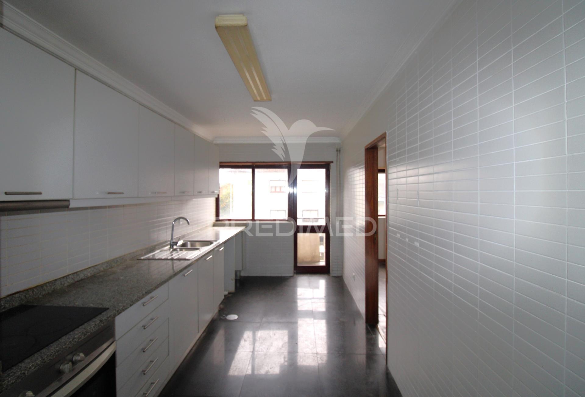 T2 com varanda, terraço e  lugar de garagem em zona aru – são mamede de infesta