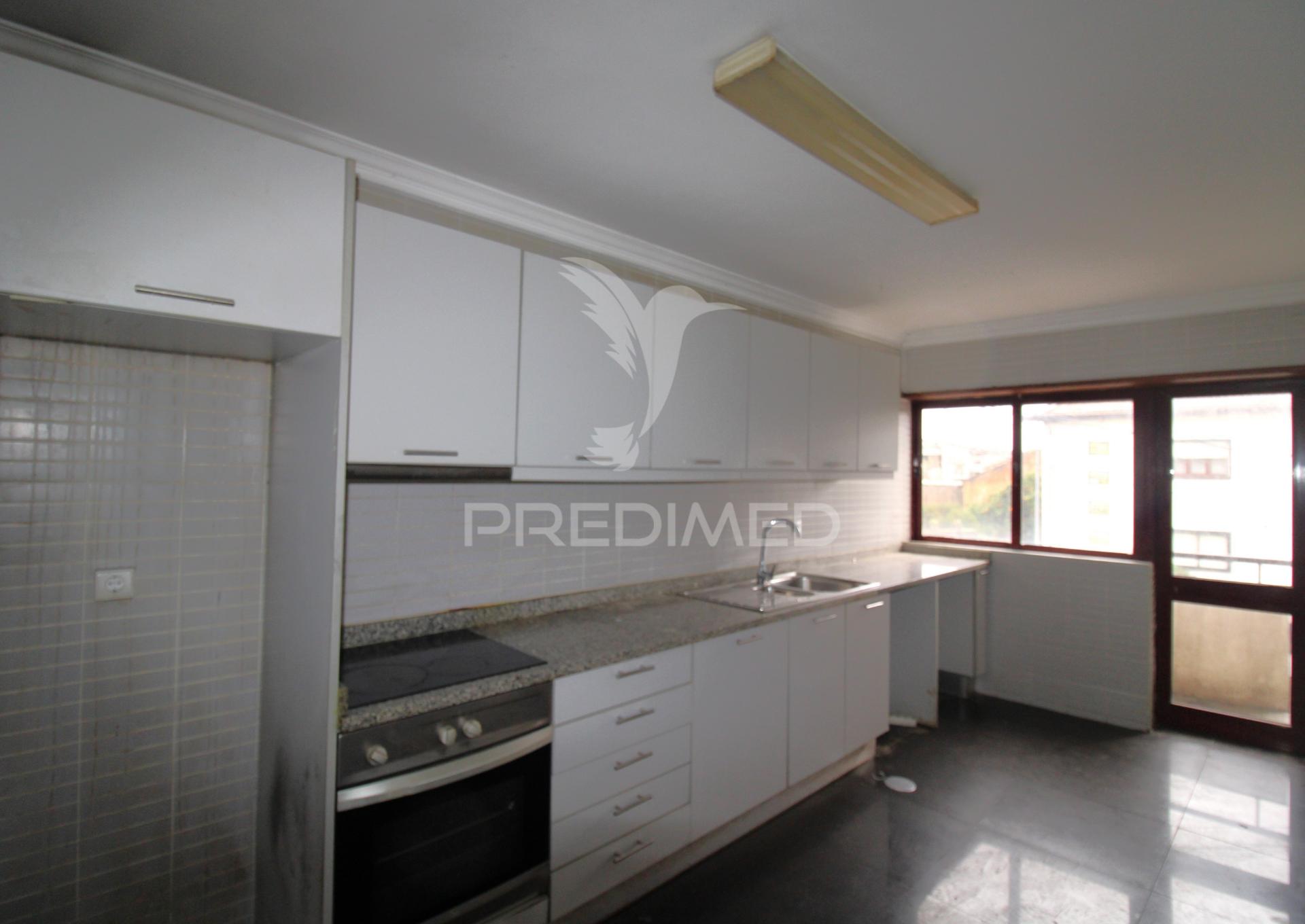 T2 com varanda, terraço e  lugar de garagem em zona aru – são mamede de infesta