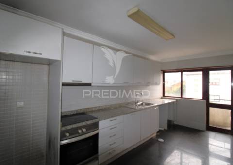 T2 com varanda, terraço e  lugar de garagem em zona aru – são mamede de infesta