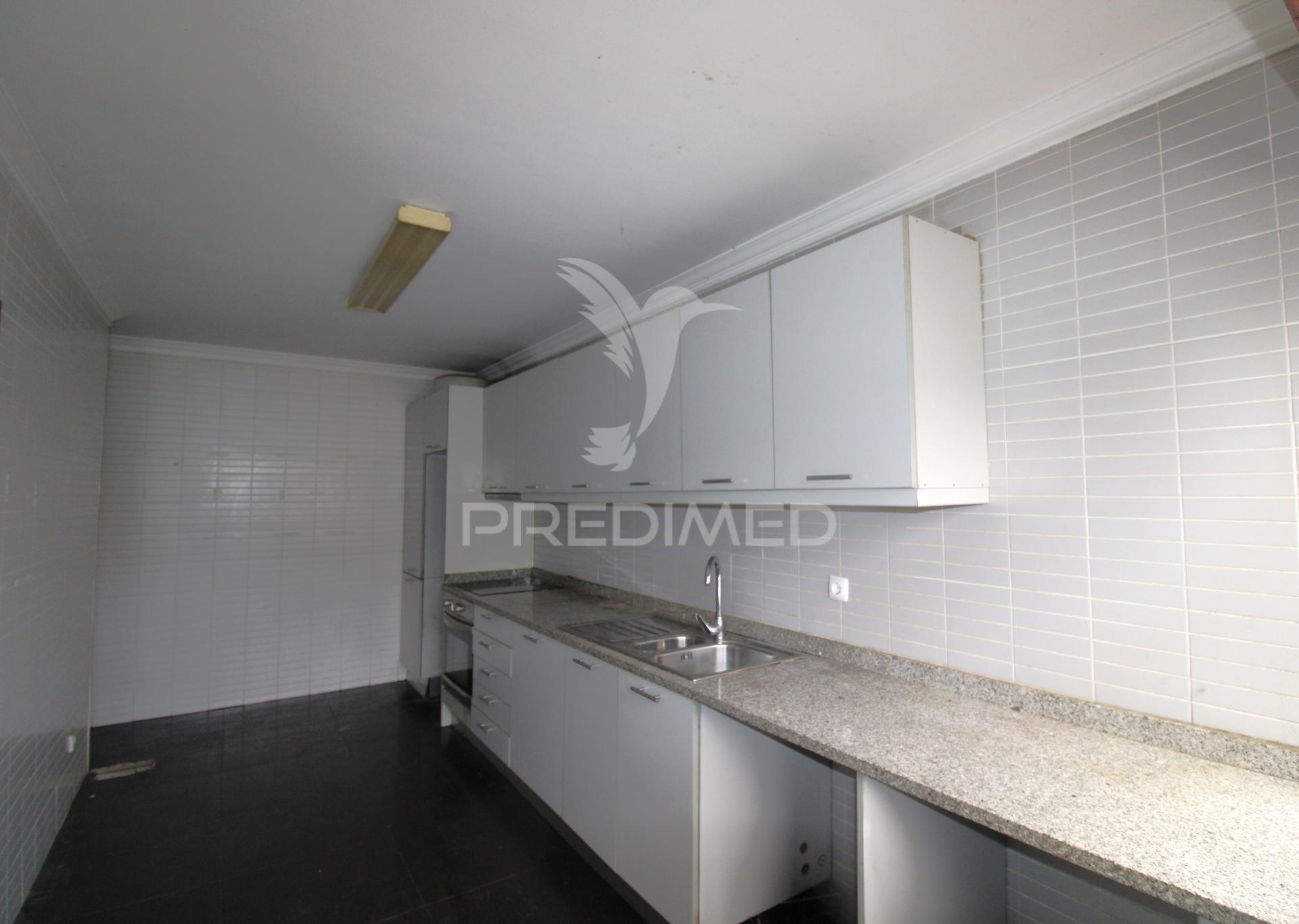 T2 com varanda, terraço e  lugar de garagem em zona aru – são mamede de infesta