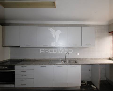 T2 com varanda, terraço e  lugar de garagem em zona aru – são mamede de infesta