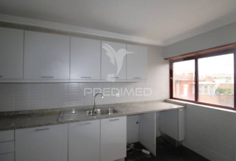 T2 com varanda, terraço e  lugar de garagem em zona aru – são mamede de infesta