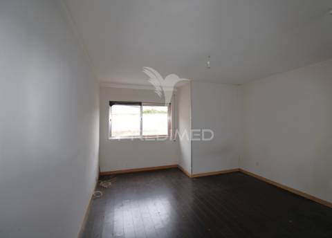 T2 com varanda, terraço e  lugar de garagem em zona aru – são mamede de infesta