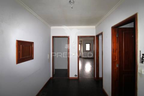 T2 com varanda, terraço e  lugar de garagem em zona aru – são mamede de infesta