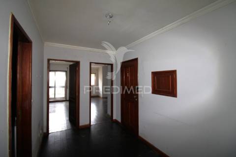 T2 com varanda, terraço e  lugar de garagem em zona aru – são mamede de infesta