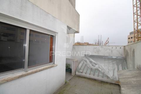 T2 com varanda, terraço e  lugar de garagem em zona aru – são mamede de infesta