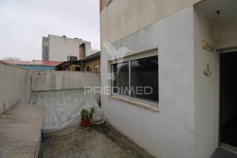 T2 com varanda, terraço e  lugar de garagem em zona aru – são mamede de infesta