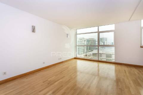 Apartamento duplex t2 parque das nações . lisboa