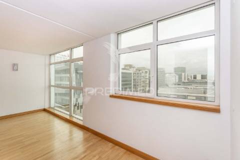 Apartamento duplex t2 parque das nações . lisboa