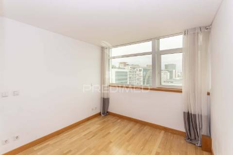 Apartamento duplex t2 parque das nações . lisboa