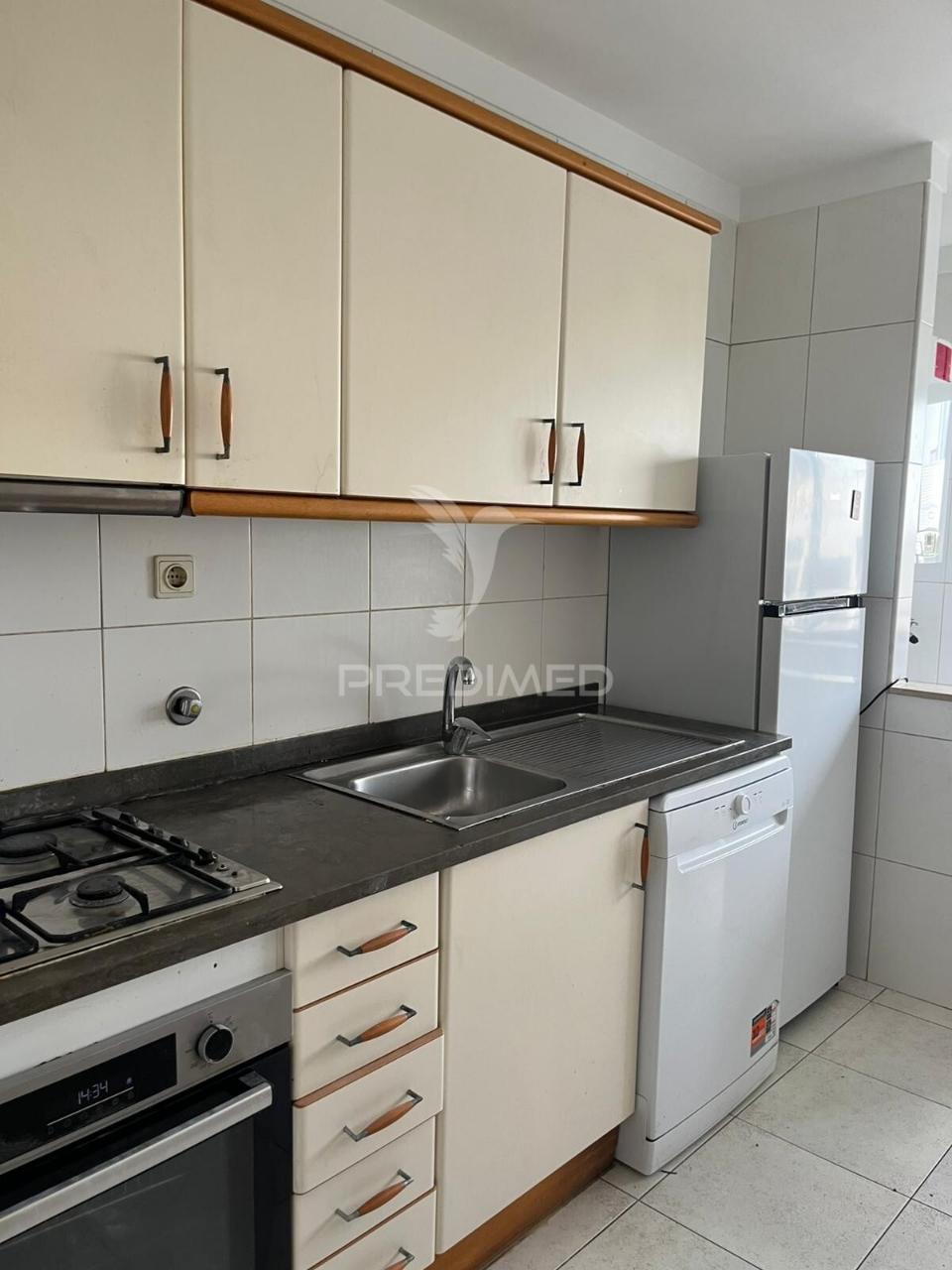 Apartamento t2 em creixomil com garagem