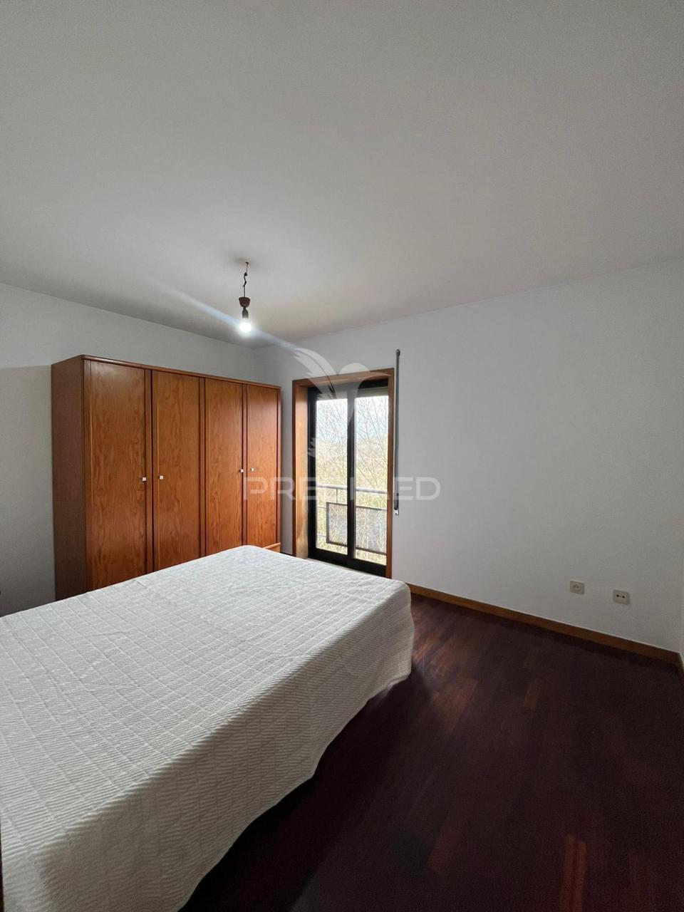 Apartamento t2 em creixomil com garagem